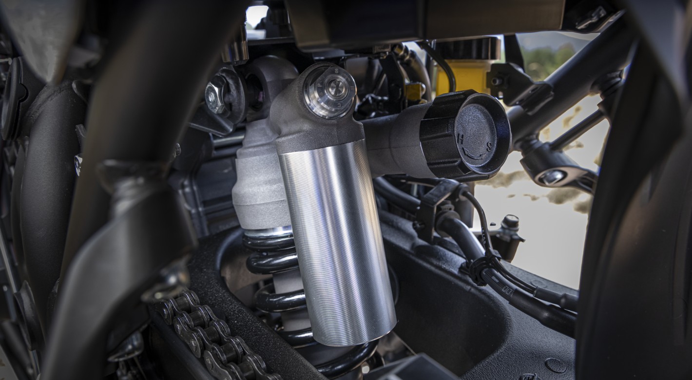 特别设计的连杆式后气瓶避震