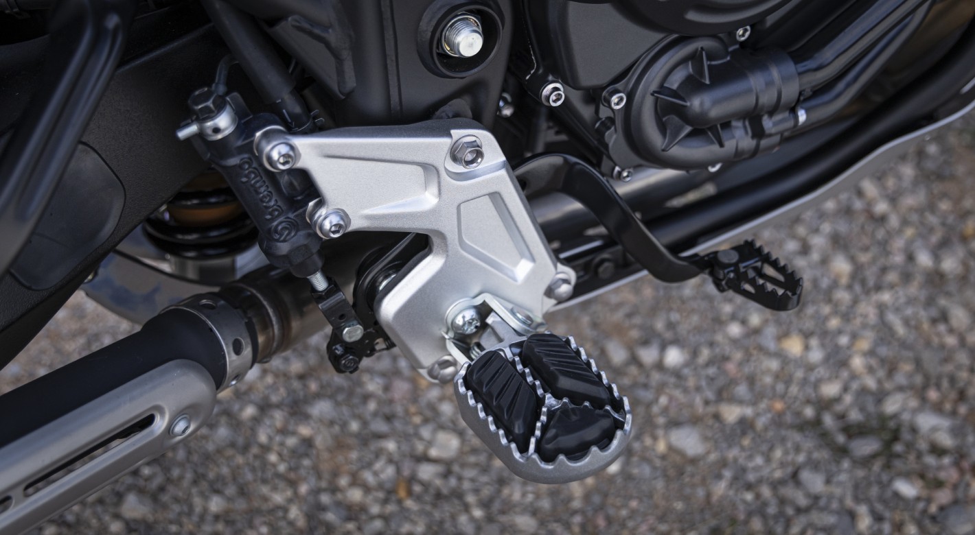 提高舒适度与附着力的宽幅脚踏