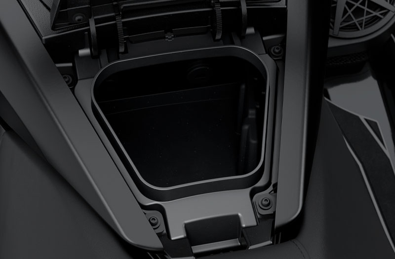 防水手套箱配有USB和12V充电插口