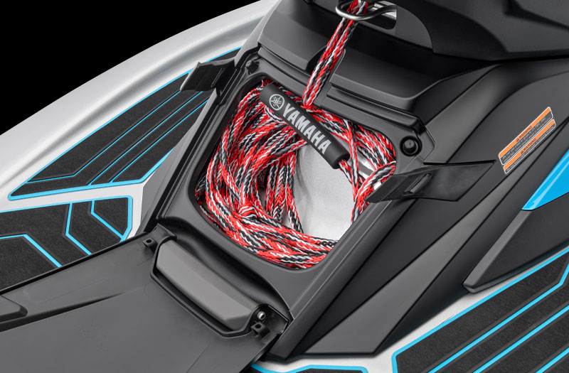 快速存取艇尾储物空间